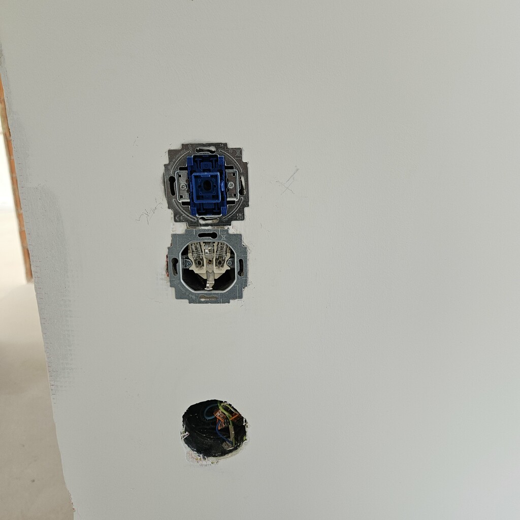 Kapcsoló és konnektor beépítés