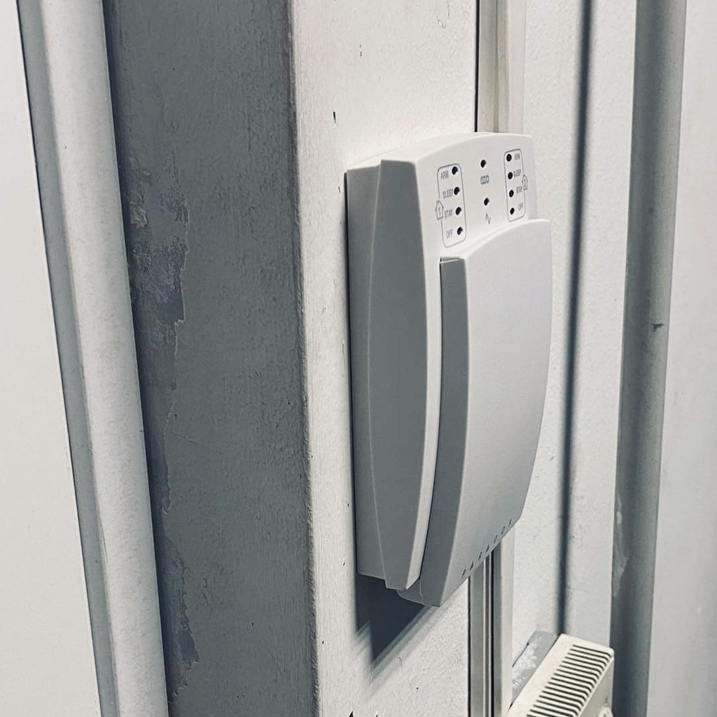 Riasztó kezelőpanel telepítés