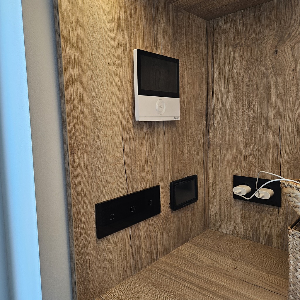 Okos otthon vezérlőpanel