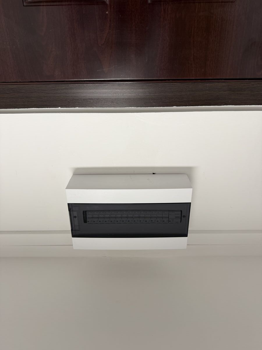 Komplett villanyszerelés – 50m² lakás elosztó